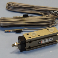 пневматичен цилиндър SMC CDUK10-20D + 2 сензора SMC D-97 indicator, снимка 8 - Резервни части за машини - 44601742