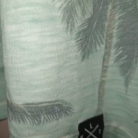 Kultivate S,M-Нова тениска с тропически принт цвят мента , снимка 3 - Тениски - 40502302