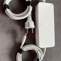 Mac mini 110w power adapter Изрядно зарядно !, снимка 1 - Захранвания и кутии - 44640156