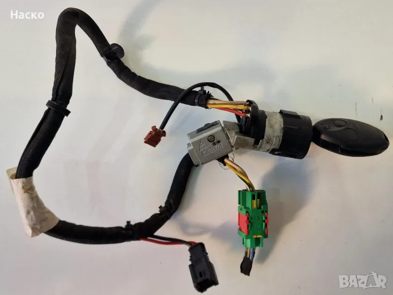 Патронник Ключ и Клеморед Контактен Ключ Пежо 807 Ситроен Ц8 Фиат Уилиси Peugeot 807 Citroen C8 Fiat, снимка 1