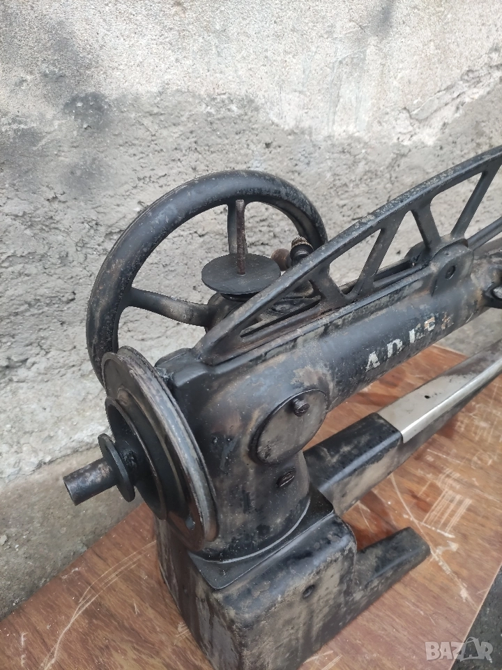 Продавам оригинална немска сарашка машина ADLER, снимка 1