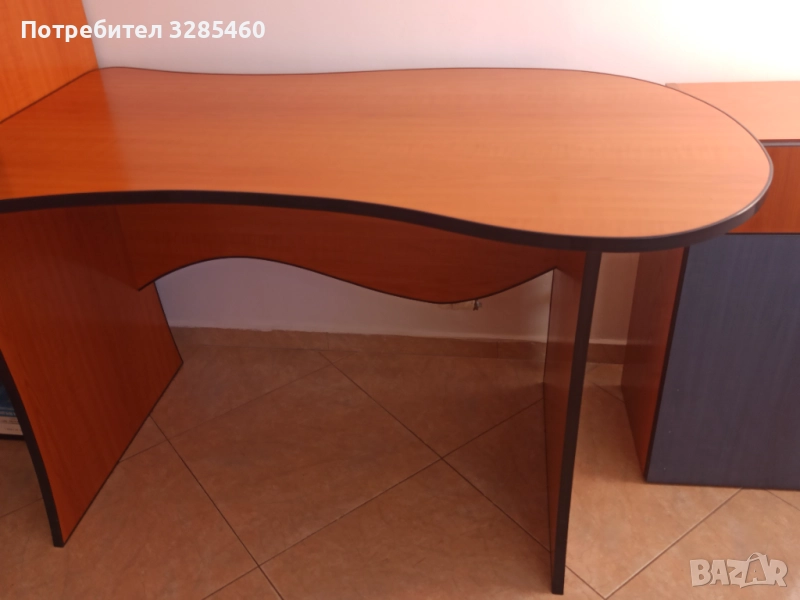 бюро цвят череша с негорима повърхност , снимка 1