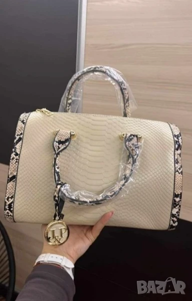Дамска чанта с декорация от бяла змийска кожа, снимка 1