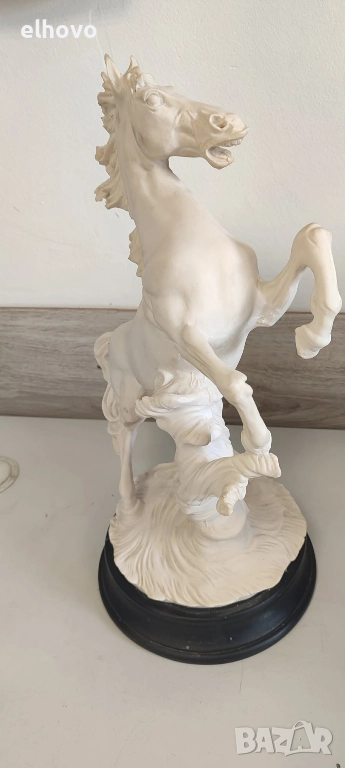 Статуетка на див кон, снимка 1