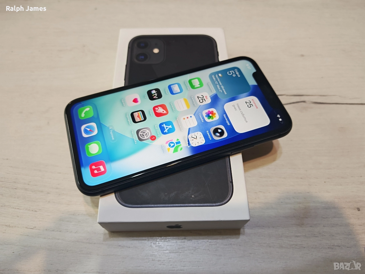 Отличен iPhone 11 5G 128 GB Black, снимка 1