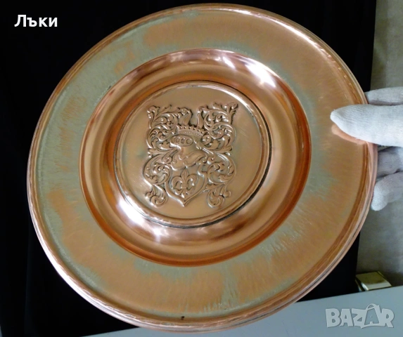 Медна чиния с рицар,бурбонска лилия,корона,медна сватба. 