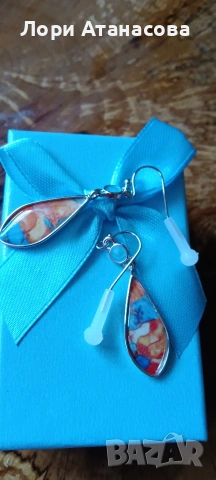 Добавете фин блясък към своята визия със стилните висящи обеци с елегантната капковидна форма, снимка 2 - Обеци - 54000220