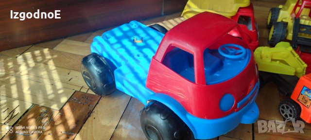 Лот Пластмасови камиончета, багер, фадрома, снимка 4 - Коли, камиони, мотори, писти - 42243011
