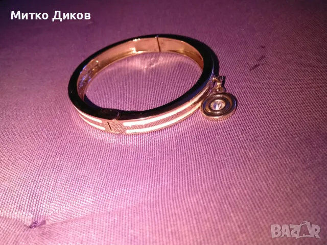 Женска гривна позлатена емайлирана тип Сваровски с висулка нова, снимка 3 - Гривни - 49923509