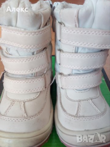 Бели топли ботушки