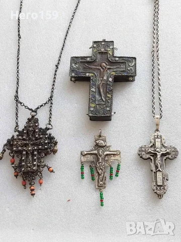 Стари сребърни християнски кръстчета