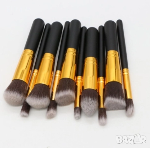 Четки за грим - 10 броя с дървени дръжки и глави от мек косъм HZS47