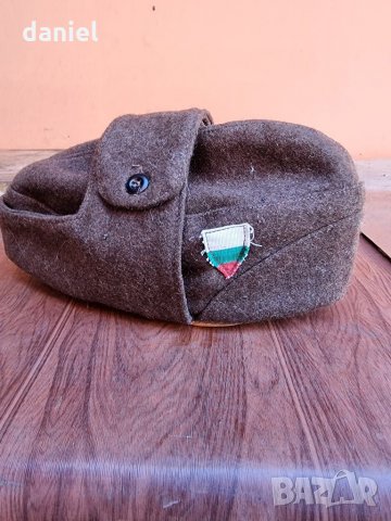 кепета-военни шапки военните