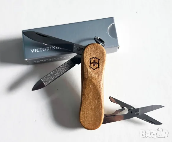Victorinox Executive 81 Walnut wood, снимка 3 - Ножове - 55842439