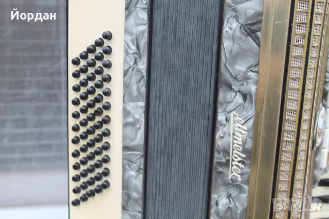 Немски акордеон ''Weltmaister'' 60 баса, снимка 3 - Акордеони - 47957219