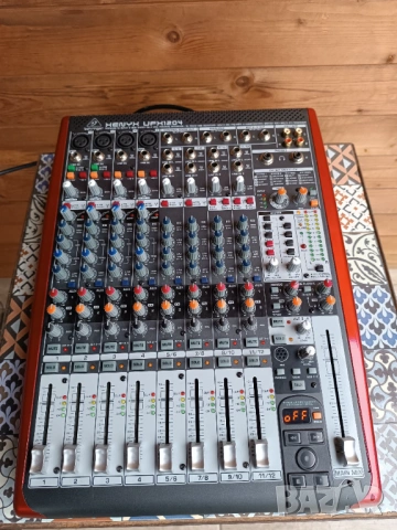 Смесителен  пулт Behringer UFX 1204 USB, снимка 2 - Ресийвъри, усилватели, смесителни пултове - 53231426