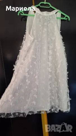 Бяла рокля с пеперуди