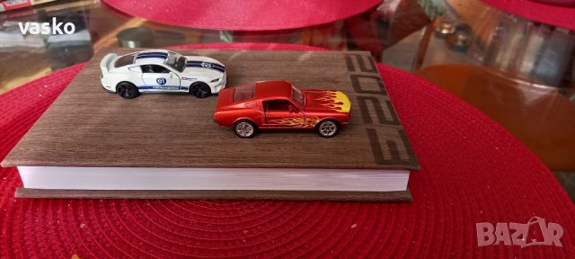 МУСТАНГ-Мажорет 1:64, снимка 5 - Колекции - 39659554