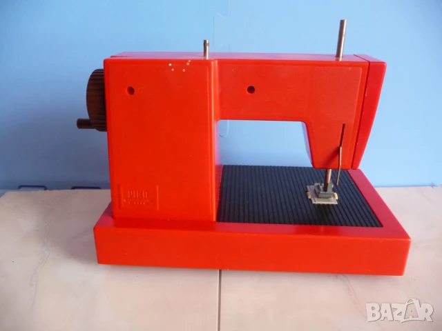 Колекционерска шевна машина Piko Juanita детска гоц шиене, снимка 2 - Образователни игри - 51014060