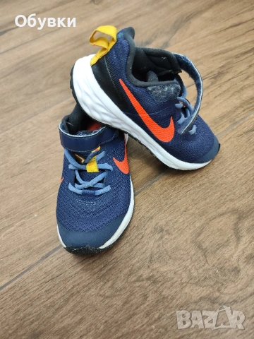 Маратонки Nike Revolution, снимка 4 - Детски маратонки - 53938363