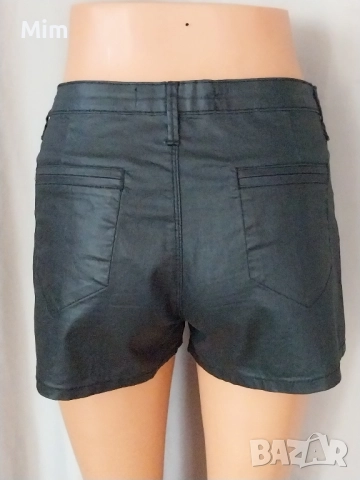 М Къси кожени, черни панталони, снимка 2 - Къси панталони и бермуди - 52419027