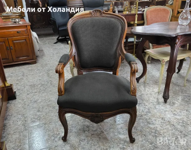 Две изящни кресла от акажу