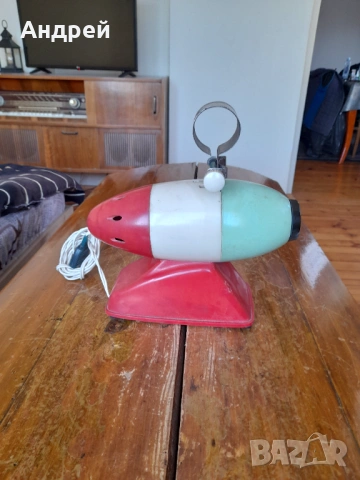 Стар прожекционен апарат Пионер 2