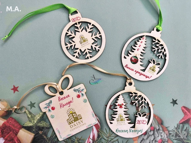 Брандирани/фирмени/корпоративни дървени коледни играчки