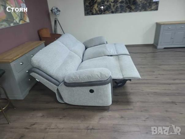 Сив диван от плат тройка La-z-boy с електрически релакс механизъм, снимка 12 - Дивани и мека мебел - 44701249