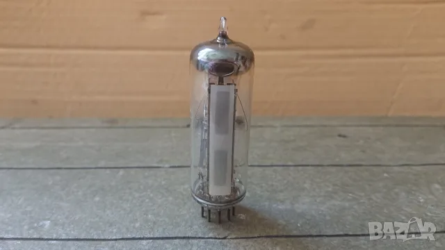 Индикаторна радиолампа TELEFUNKEN EM84. , снимка 3 - Ресийвъри, усилватели, смесителни пултове - 49592714