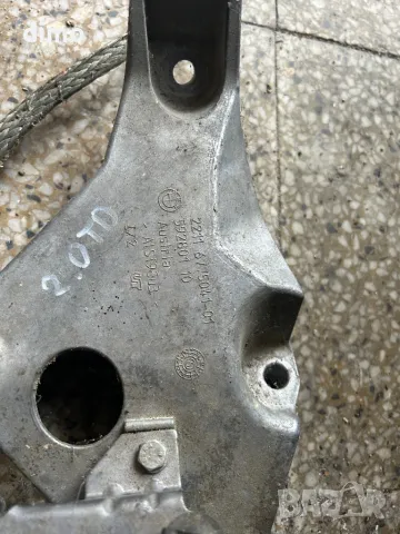 лапа двигател BMW 6775041 E81 E87 E88 E82 E90 E91 E92 E93 конзола планка тампон, снимка 2 - Части - 49348169