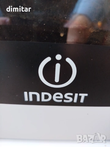 Свободно стояща готварска печка Indesit стъклокерамичен плот, снимка 3 - Печки, фурни - 54224143