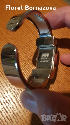 Продавам дамски ръкавици 15 лева и 2 бр дамски часовници по 50 лева, снимка 8 - Чанти - 52409030