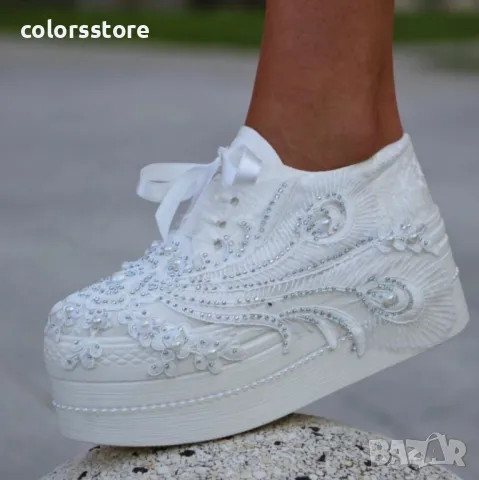 Обувки на платформа - бели - 412-13