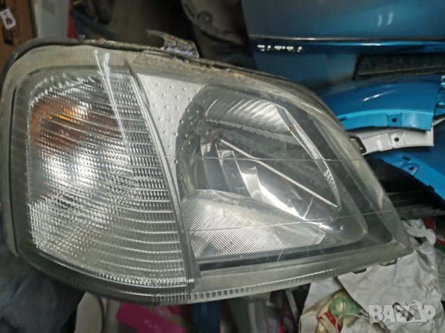 Десен фар Дачия Логан, снимка 12 - Части - 35381376