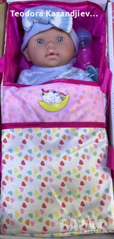 Кукла бебе с пълен комплект – Шише, пижама, легълце и аксесоари - 42 см - НА БЪЛГАРСКИ, снимка 2 - Кукли - 52583974
