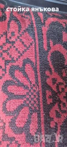 Продавам килим в черно и червено., снимка 2 - Килими - 51276324