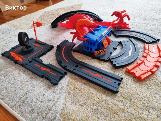 Hot Wheels писта гараж скорпион, снимка 4 - Коли, камиони, мотори, писти - 52678346