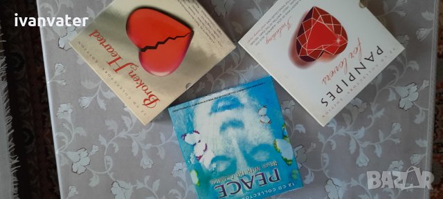 Продавам  три  броя кутии  с 12 диска  всяка с музика. 