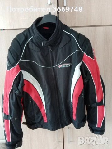 Продава се запазено мото яке SPADA