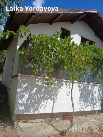 🏡 ПРОДАВАМ ВИЛА НА МАРКОВА МОГИЛА – ЧЕРВЕН БРЯГ, снимка 2 - Вили - 56186152
