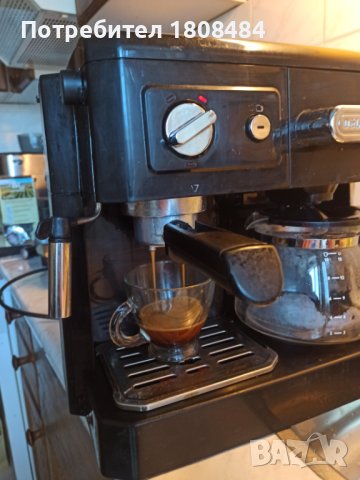 Кафемашина Делонги за еспресо и за шварц кафе, с ръкохватка с крема диск, кана, работи отлично 