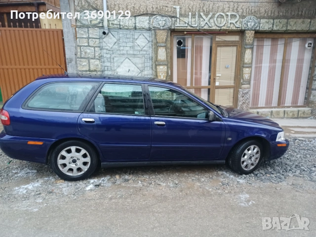 Volvo V40 бензин фабрична газ, снимка 2 - Автомобили и джипове - 53057191