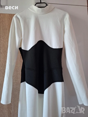 Елегантна рокля с вграден корсет , снимка 2 - Рокли - 54302294