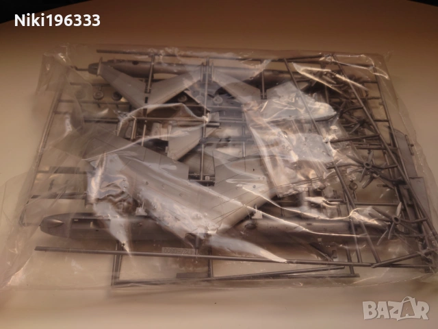 Сглобяем модел самолет Tupolev Tu-95 „Bear D“ – 1:144 Revell (Чисто нов), снимка 3 - Влакчета, самолети, хеликоптери - 54173481