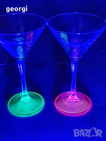 две френски чаши за мартини от ураново стъкло M1, снимка 9 - Чаши - 54163664