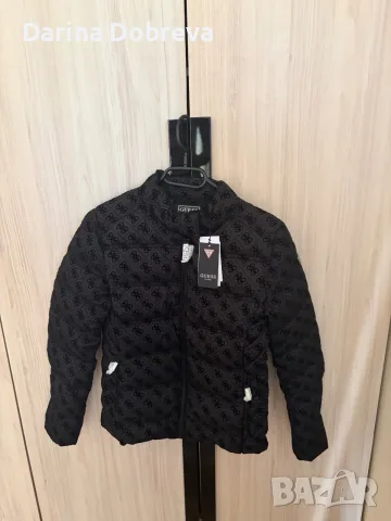 Ново дамско яке на Guess 