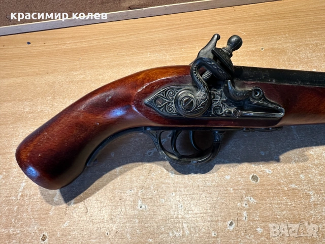 реплика на кремъклен пистолет "Perass Montlucon 1792", снимка 2 - Антикварни и старинни предмети - 54274835