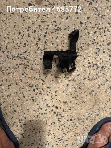 Държач, основа на лява миялка на ляв фар на Range Rover Evoque само за 30лв. BJ32-13C153-CA, снимка 2 - Части - 52808926