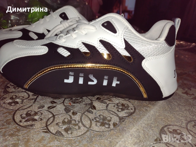 Чисто нови мъжки обувки 